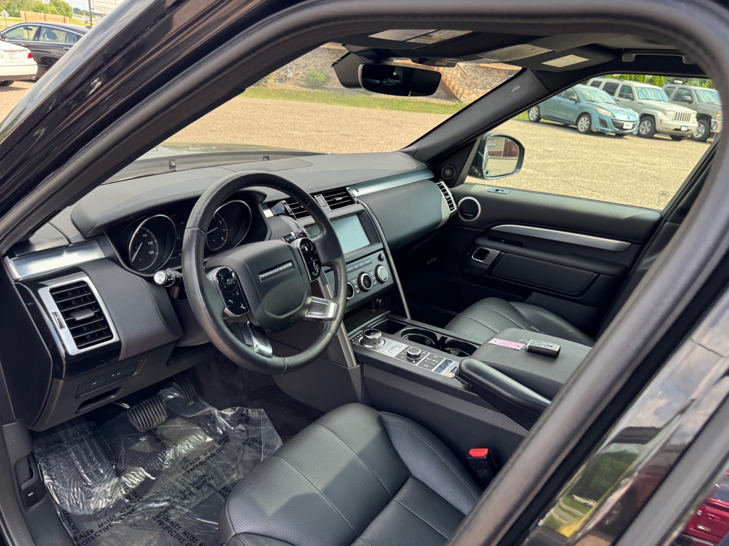 2020 Land Rover Discovery Image 21
