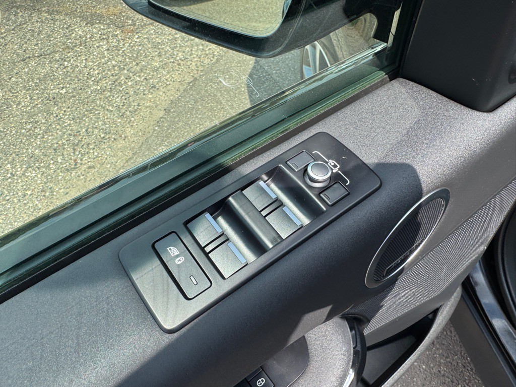 2020 Land Rover Discovery Image 23