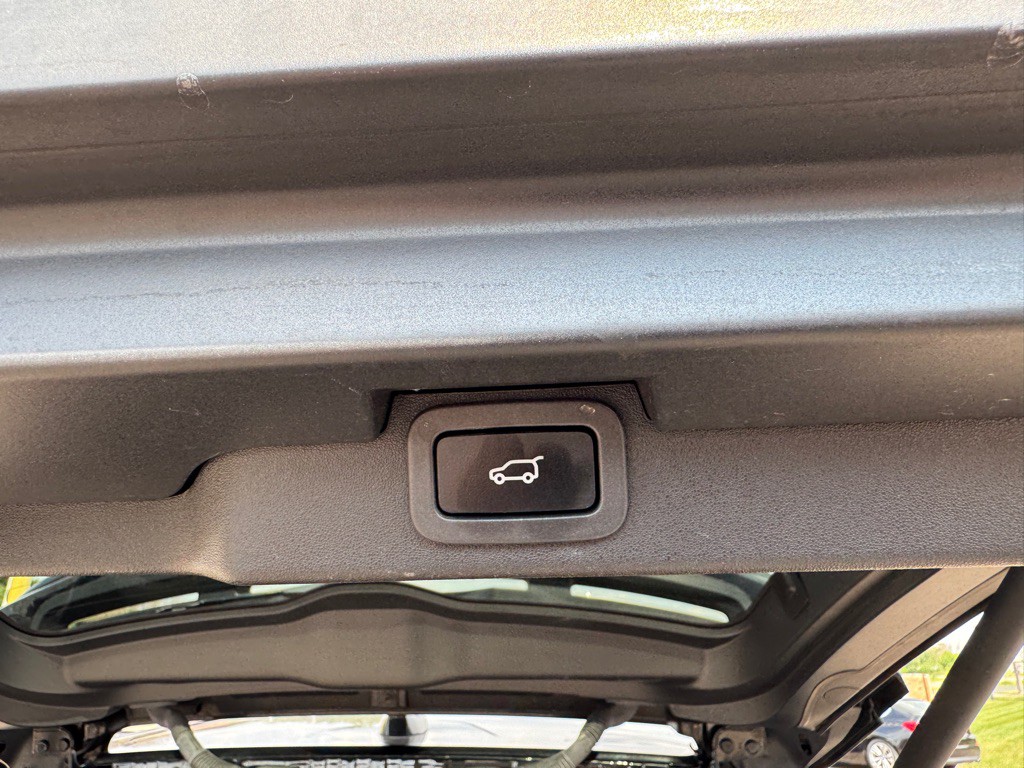 2020 Land Rover Discovery Image 30