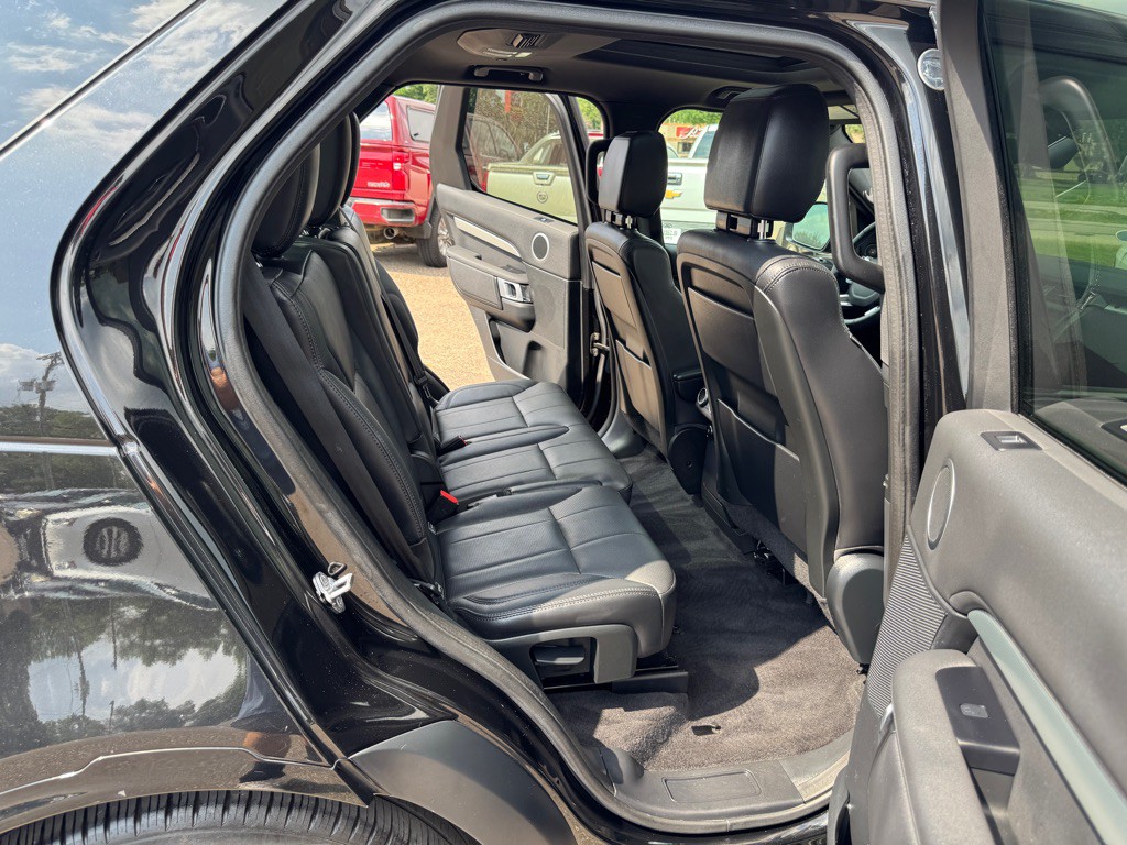 2020 Land Rover Discovery Image 31