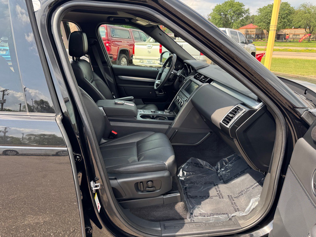 2020 Land Rover Discovery Image 34