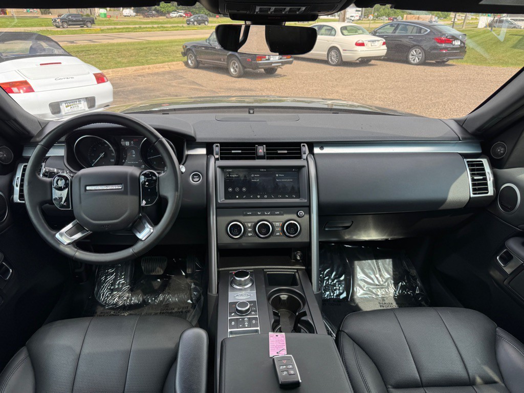 2020 Land Rover Discovery Image 39