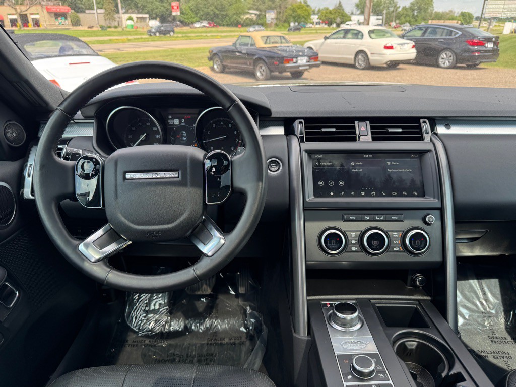 2020 Land Rover Discovery Image 40