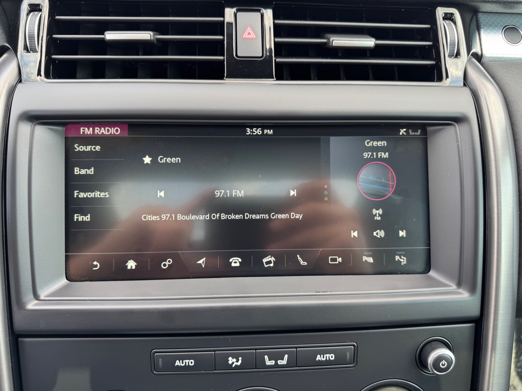 2020 Land Rover Discovery Image 48