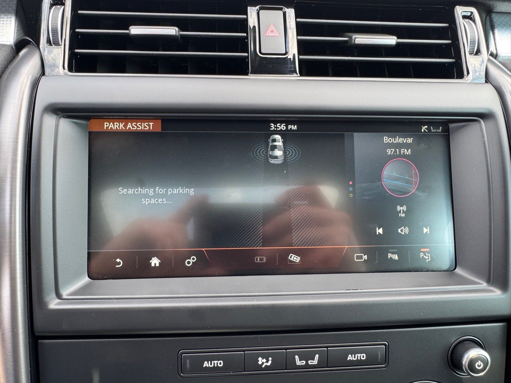 2020 Land Rover Discovery Image 52