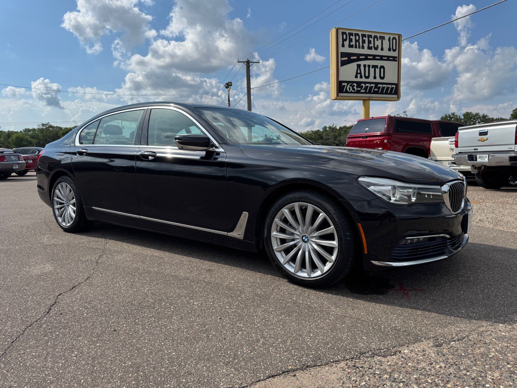 2017 BMW 7 Series Image 2