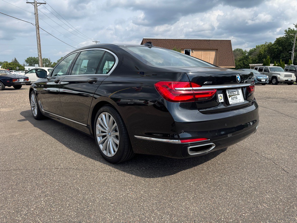 2017 BMW 7 Series Image 9