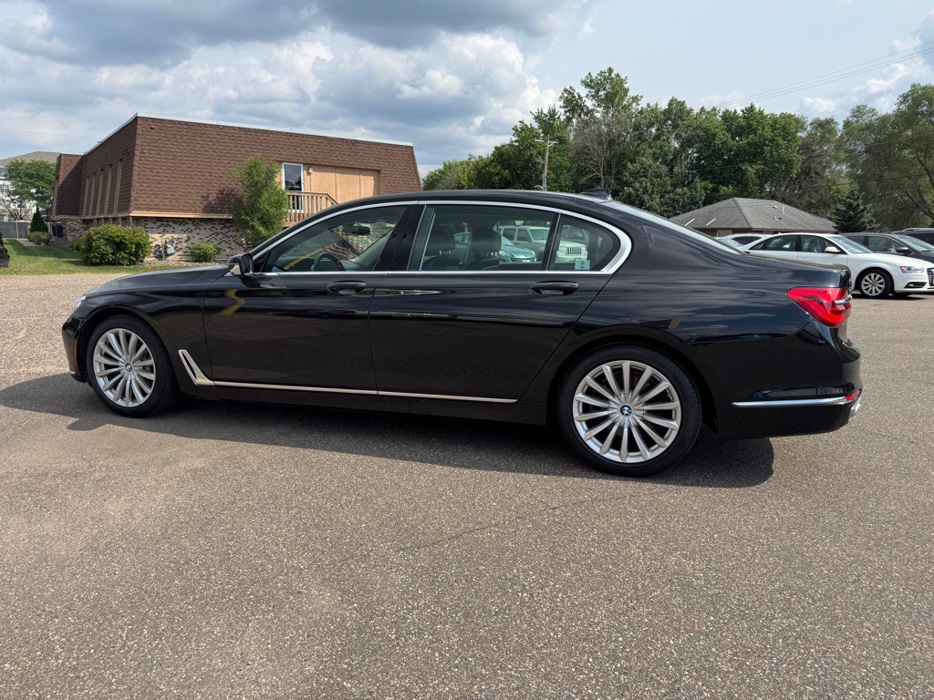 2017 BMW 7 Series Image 11