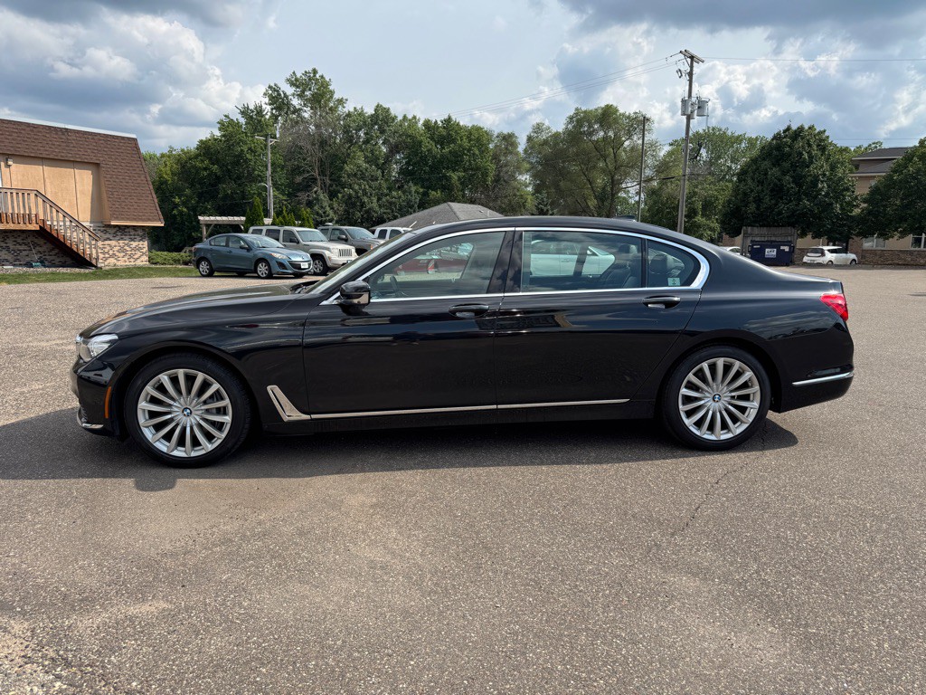 2017 BMW 7 Series Image 12