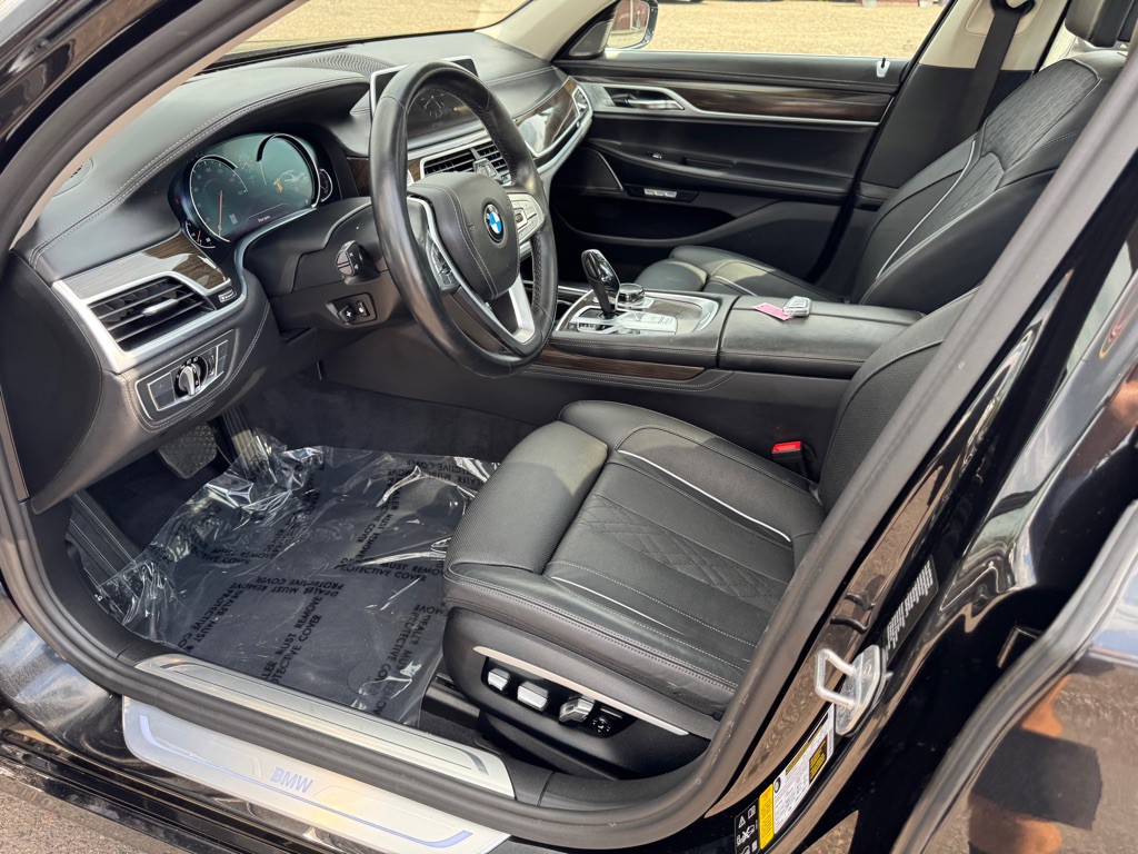 2017 BMW 7 Series Image 21
