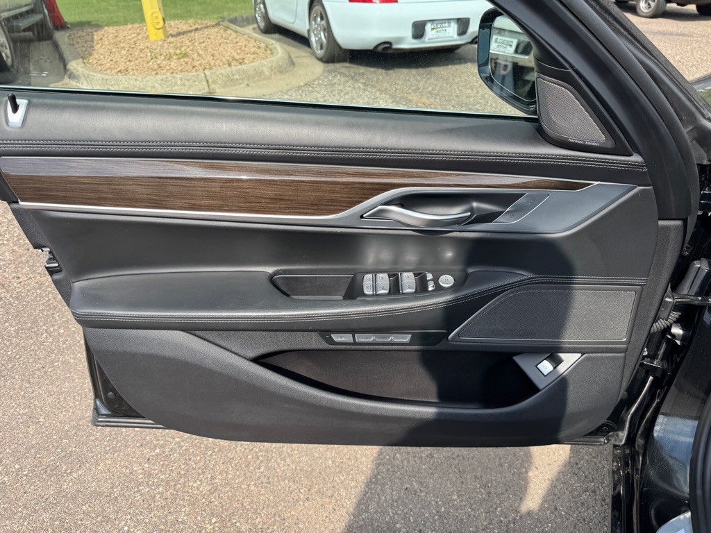 2017 BMW 7 Series Image 23