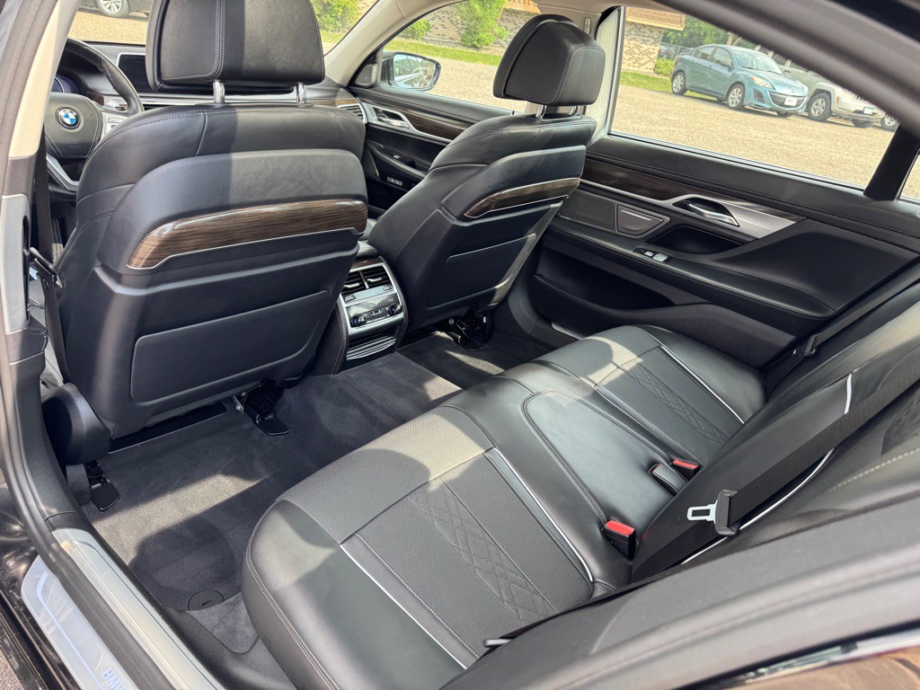 2017 BMW 7 Series Image 29
