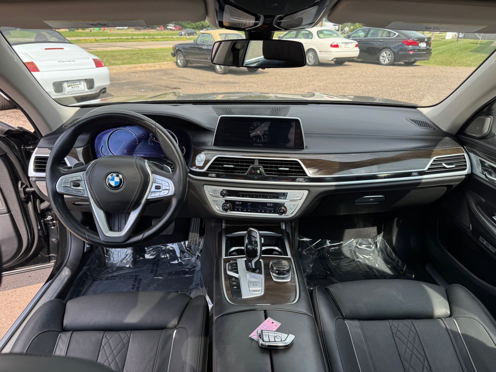 2017 BMW 7 Series Image 40
