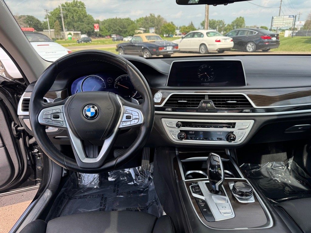 2017 BMW 7 Series Image 41