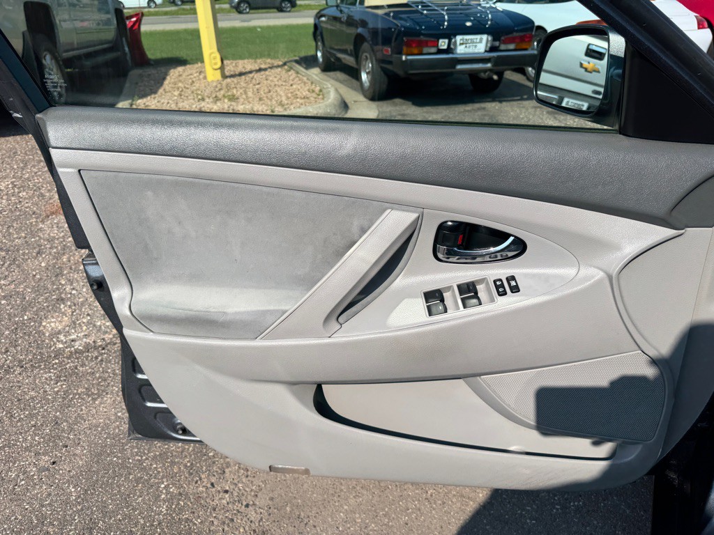2011 Toyota Camry Image 23