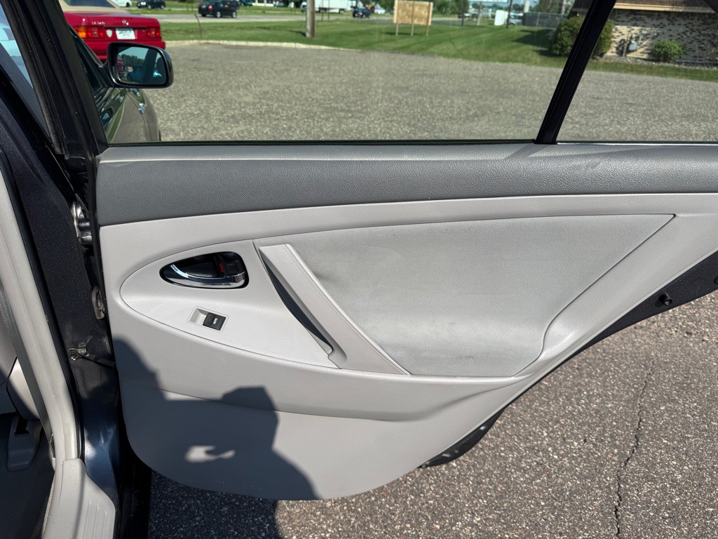 2011 Toyota Camry Image 29