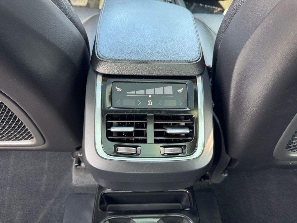 2020 Volvo XC90 Image 40