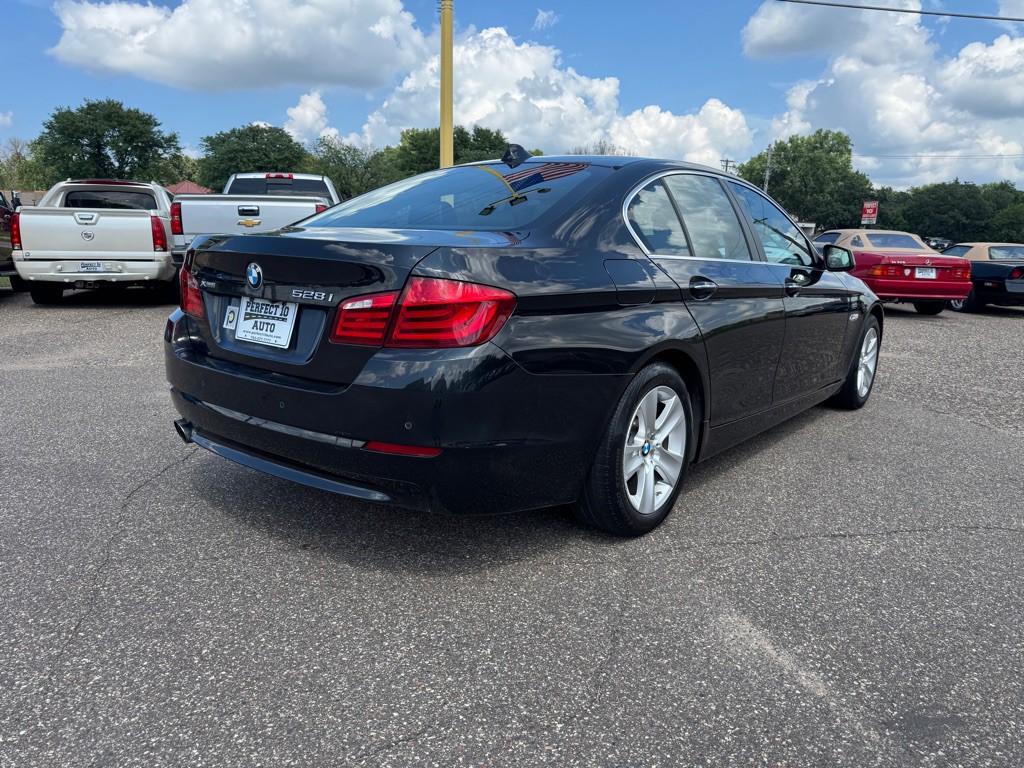 2013 BMW 5 Series Image 6