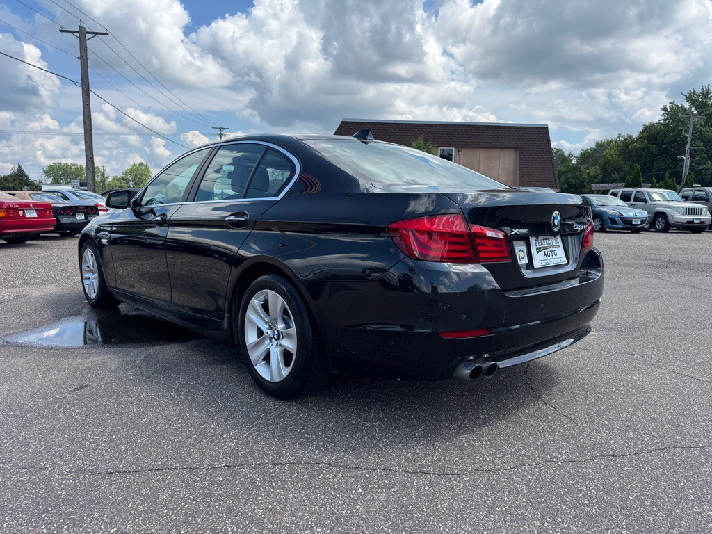 2013 BMW 5 Series Image 9