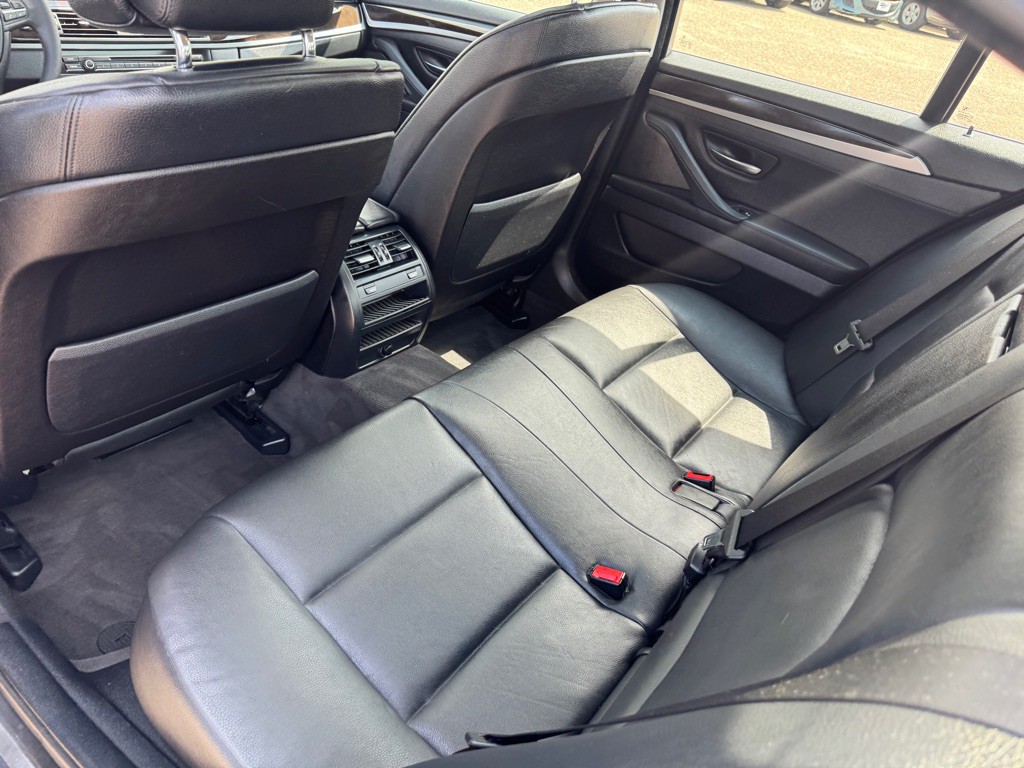 2013 BMW 5 Series Image 25