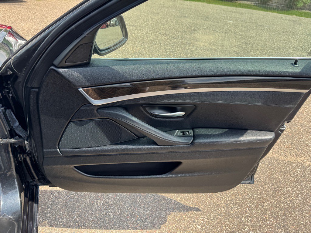 2013 BMW 5 Series Image 33