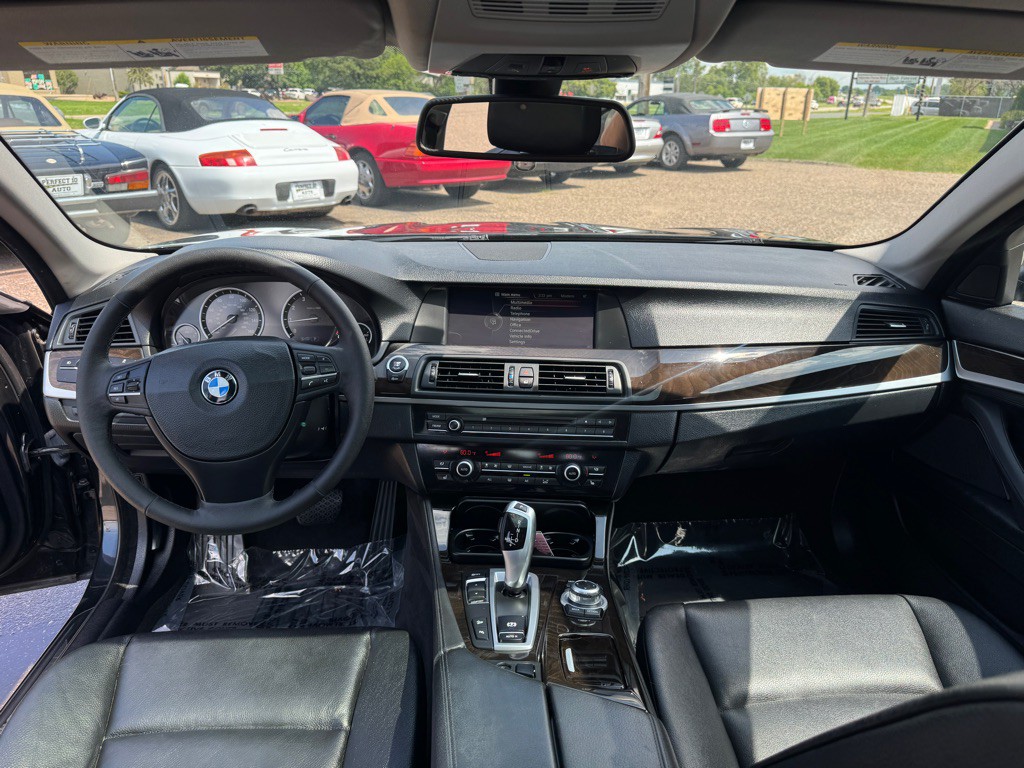 2013 BMW 5 Series Image 35