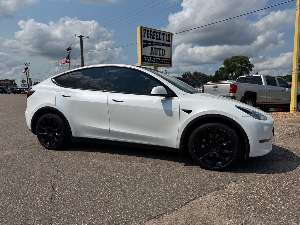 2022 Tesla Model Y Image 3