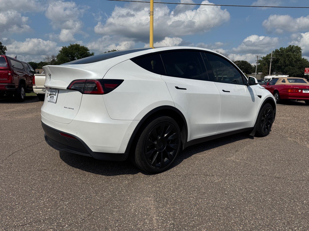 2022 Tesla Model Y Image 5