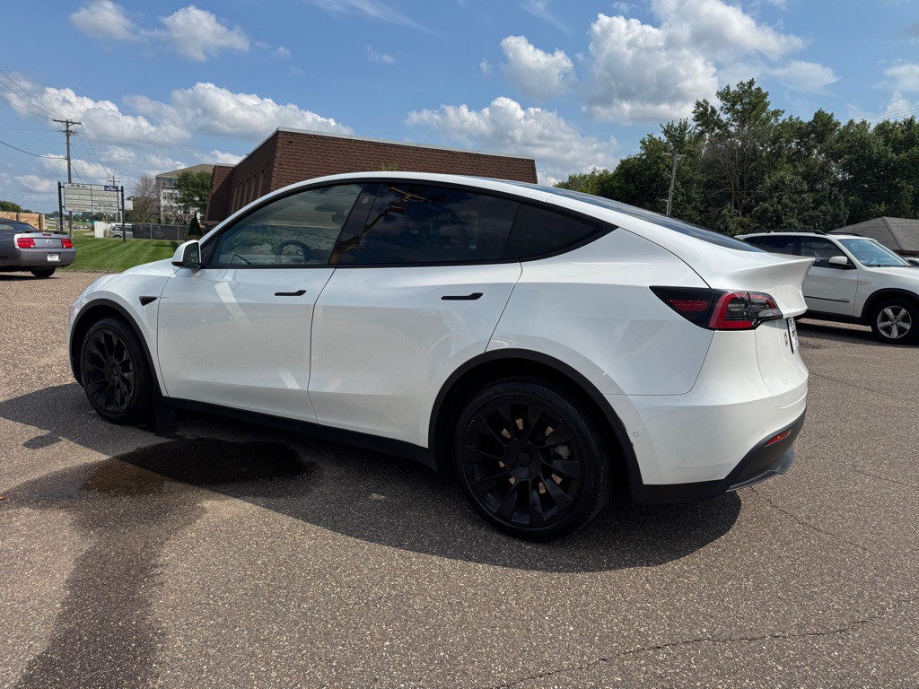 2022 Tesla Model Y Image 10