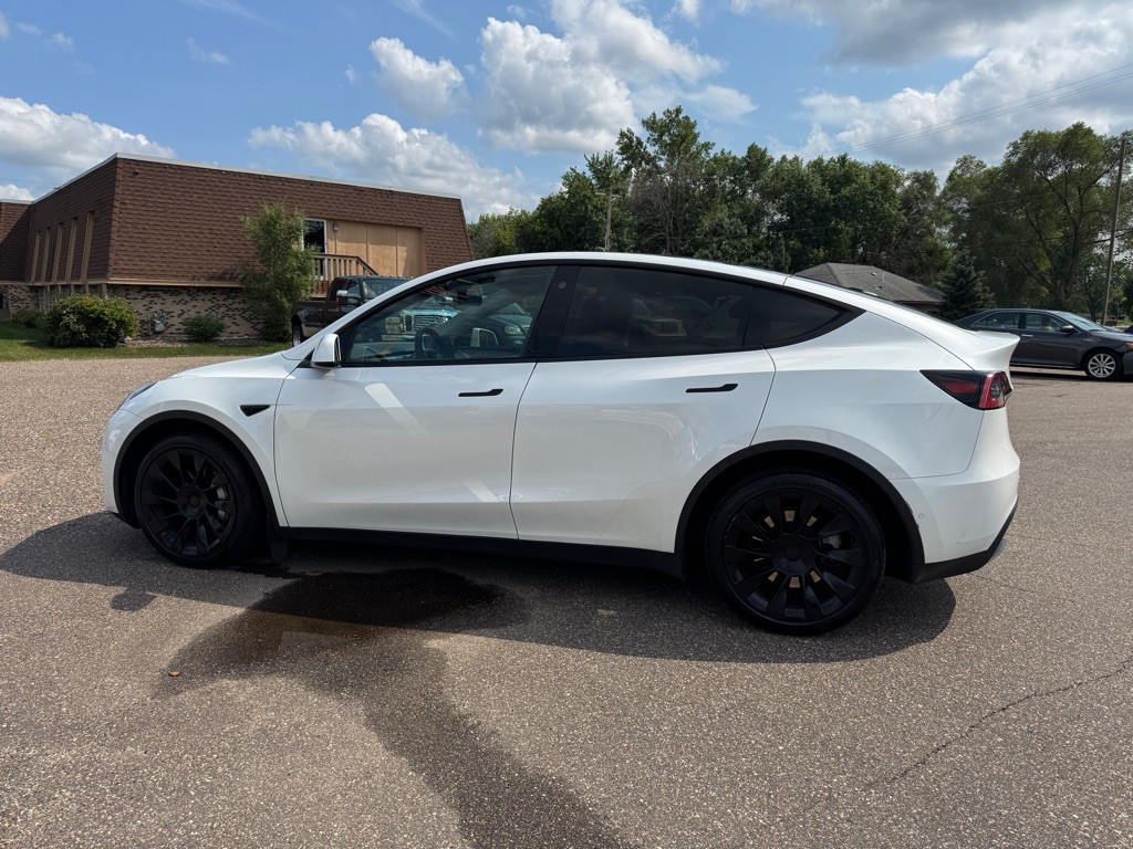 2022 Tesla Model Y Image 11