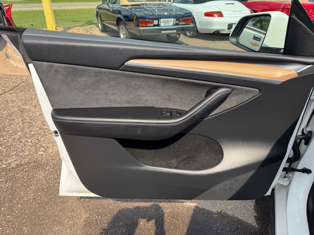 2022 Tesla Model Y Image 22