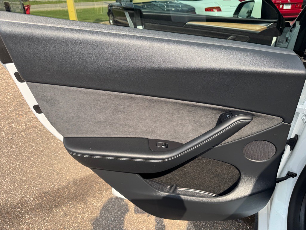 2022 Tesla Model Y Image 25