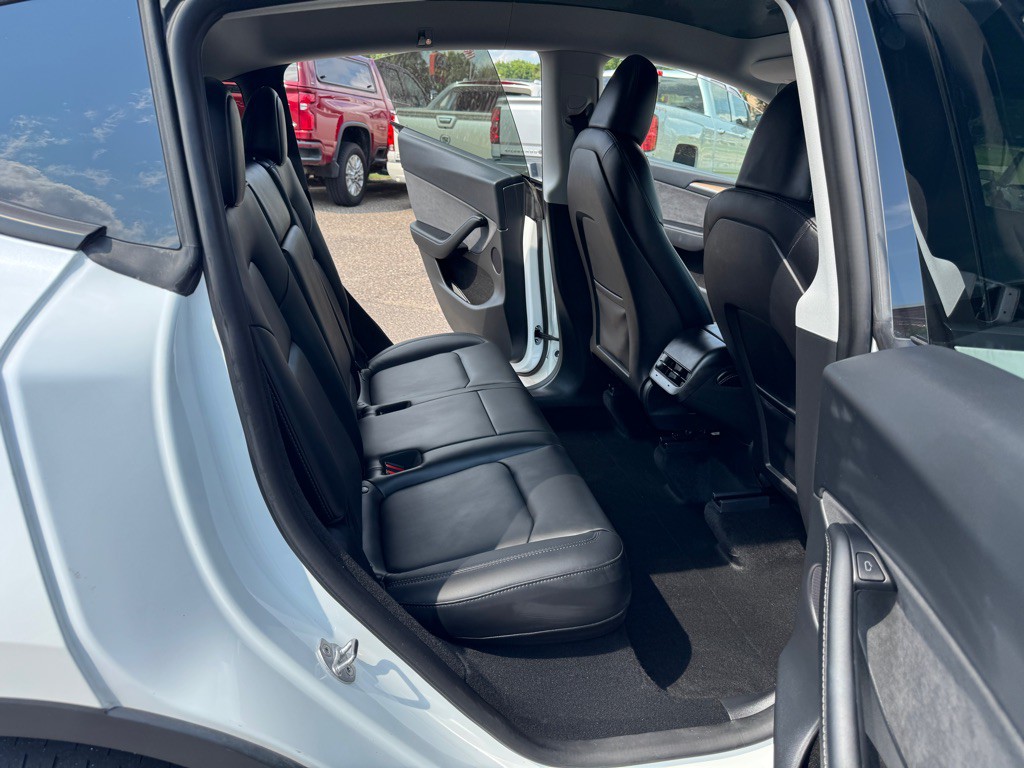 2022 Tesla Model Y Image 28