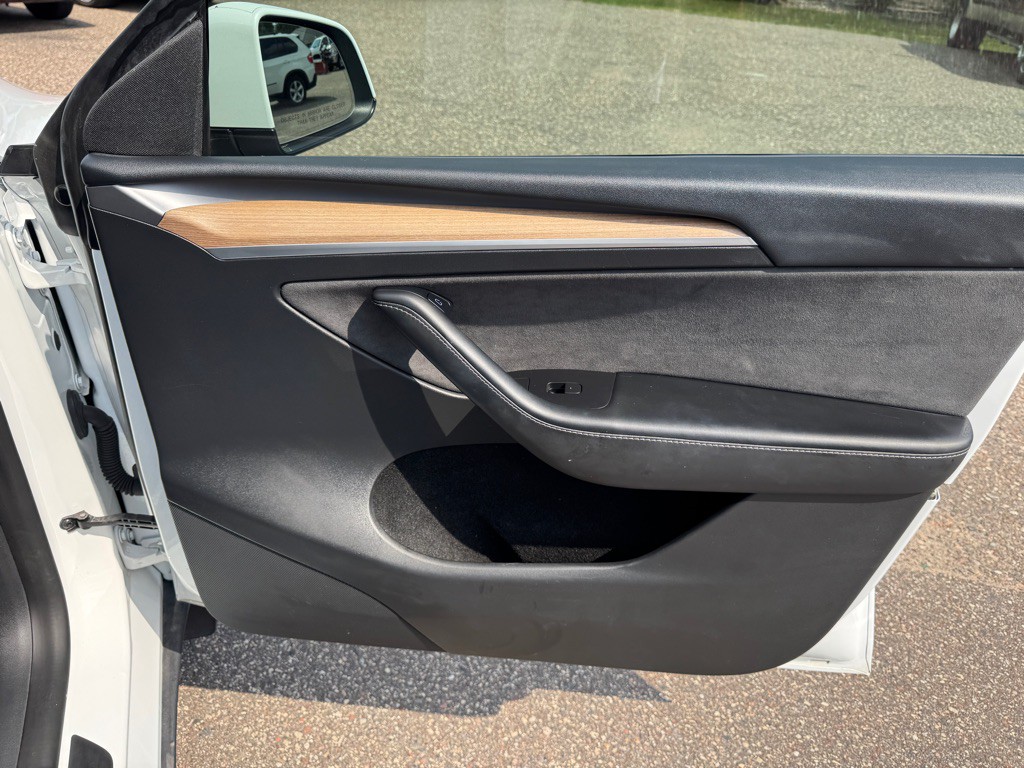 2022 Tesla Model Y Image 34