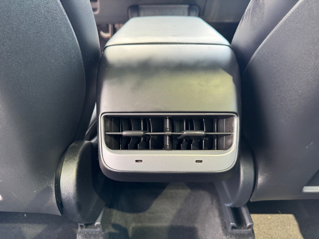 2022 Tesla Model Y Image 35