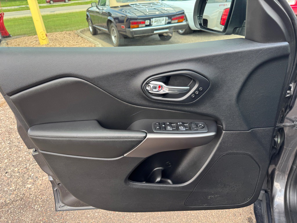 2020 Jeep Cherokee Image 24