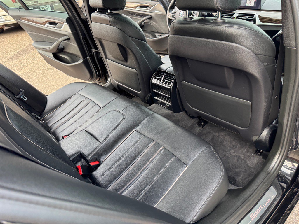 2019 BMW 5 Series Image 27