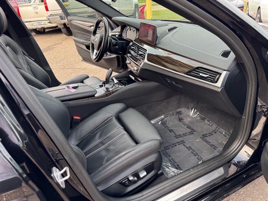 2019 BMW 5 Series Image 30
