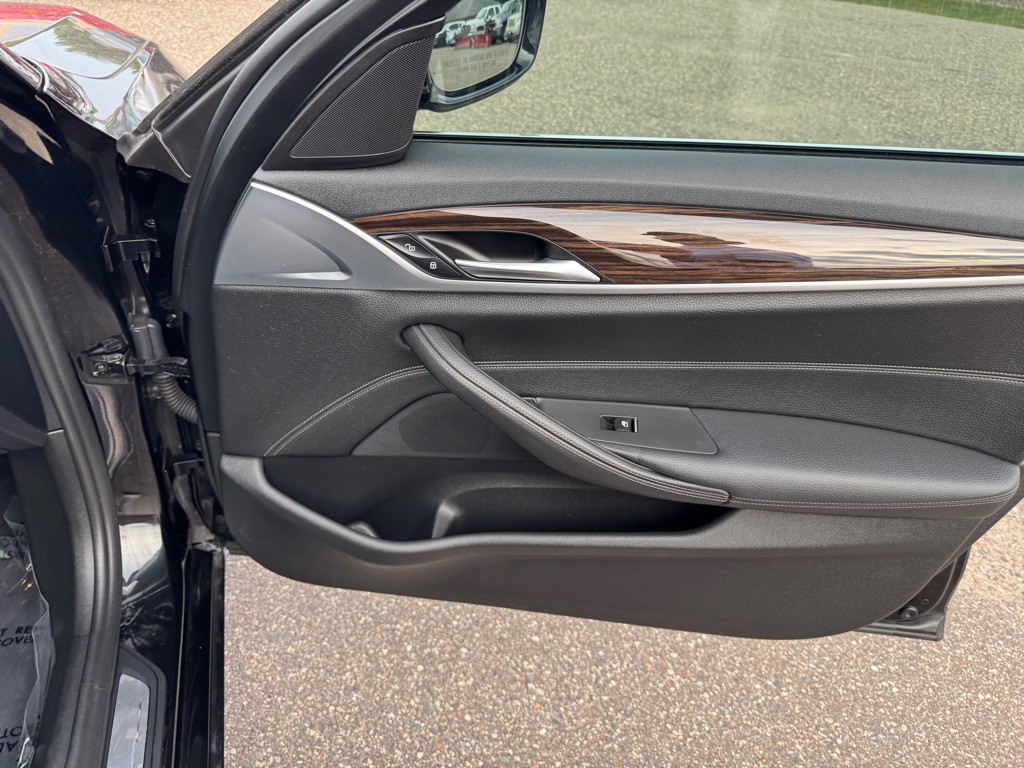 2019 BMW 5 Series Image 32