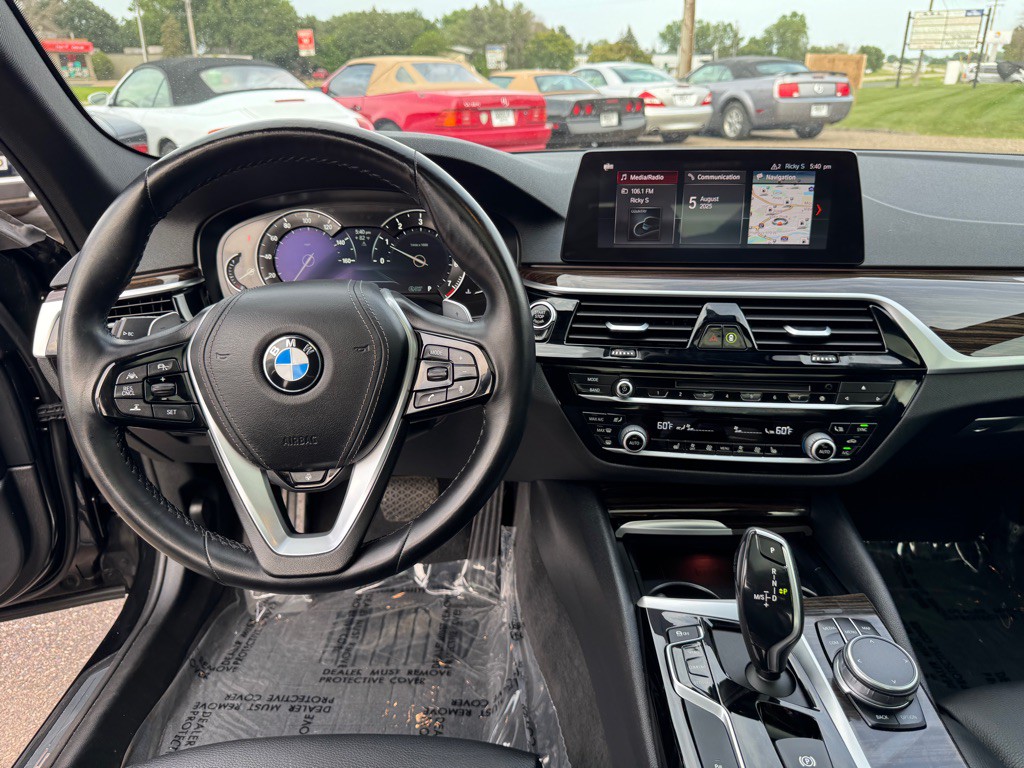 2019 BMW 5 Series Image 35
