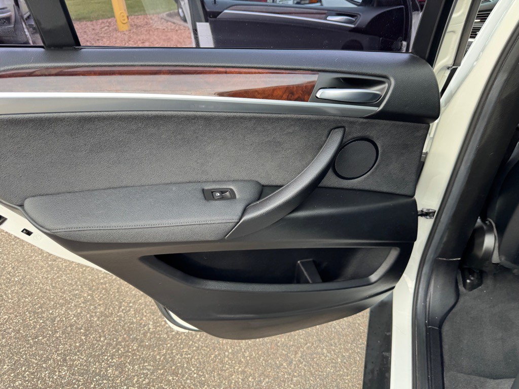 2010 BMW X5 Image 22