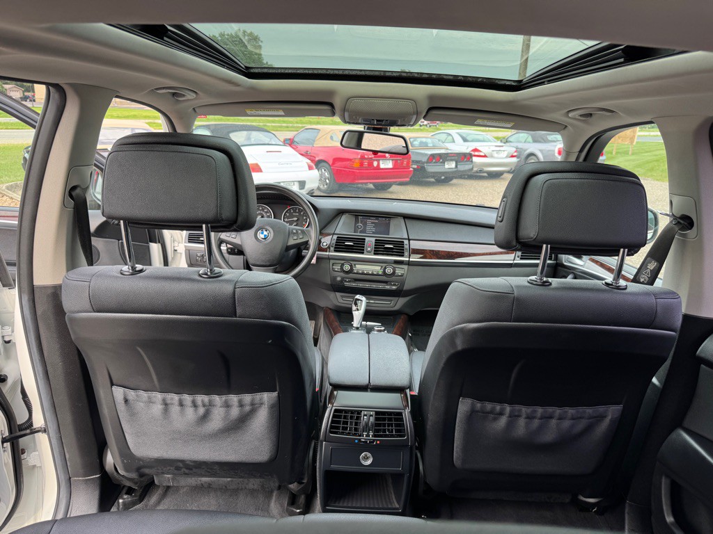 2010 BMW X5 Image 24