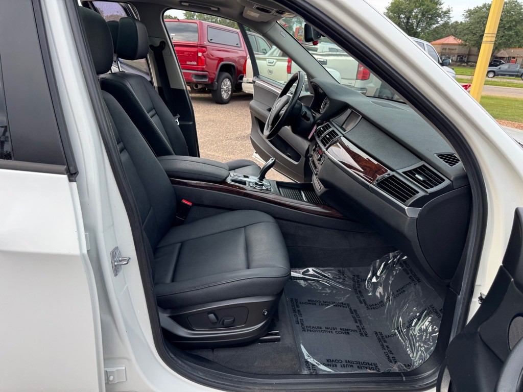 2010 BMW X5 Image 28