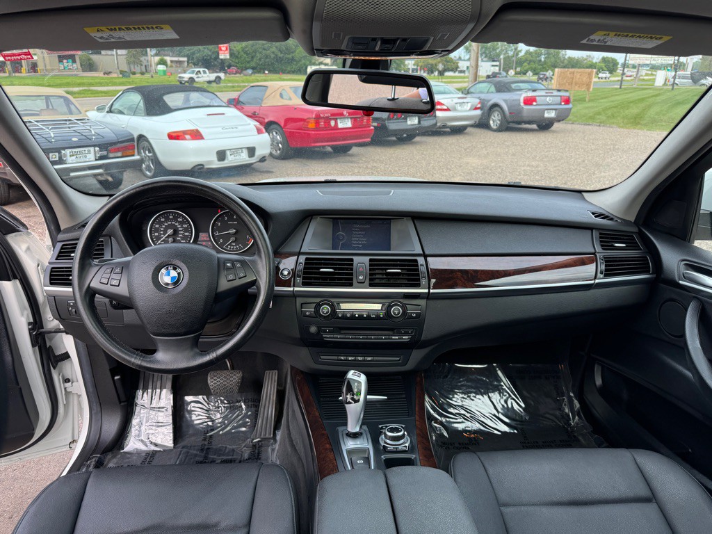 2010 BMW X5 Image 32