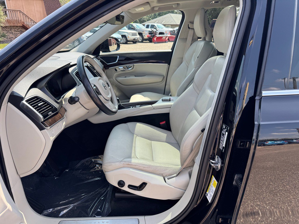 2017 Volvo XC90 Image 16
