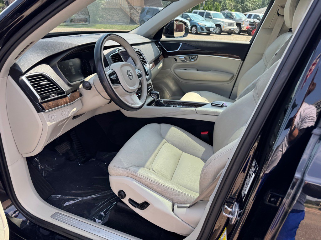 2017 Volvo XC90 Image 17