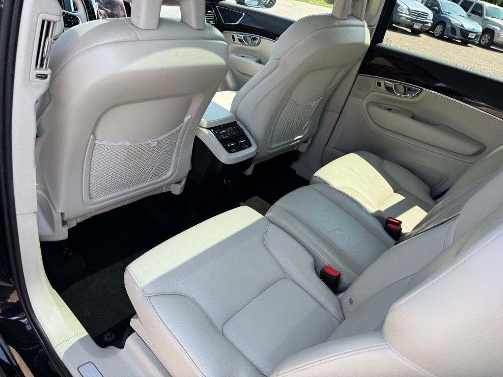 2017 Volvo XC90 Image 23