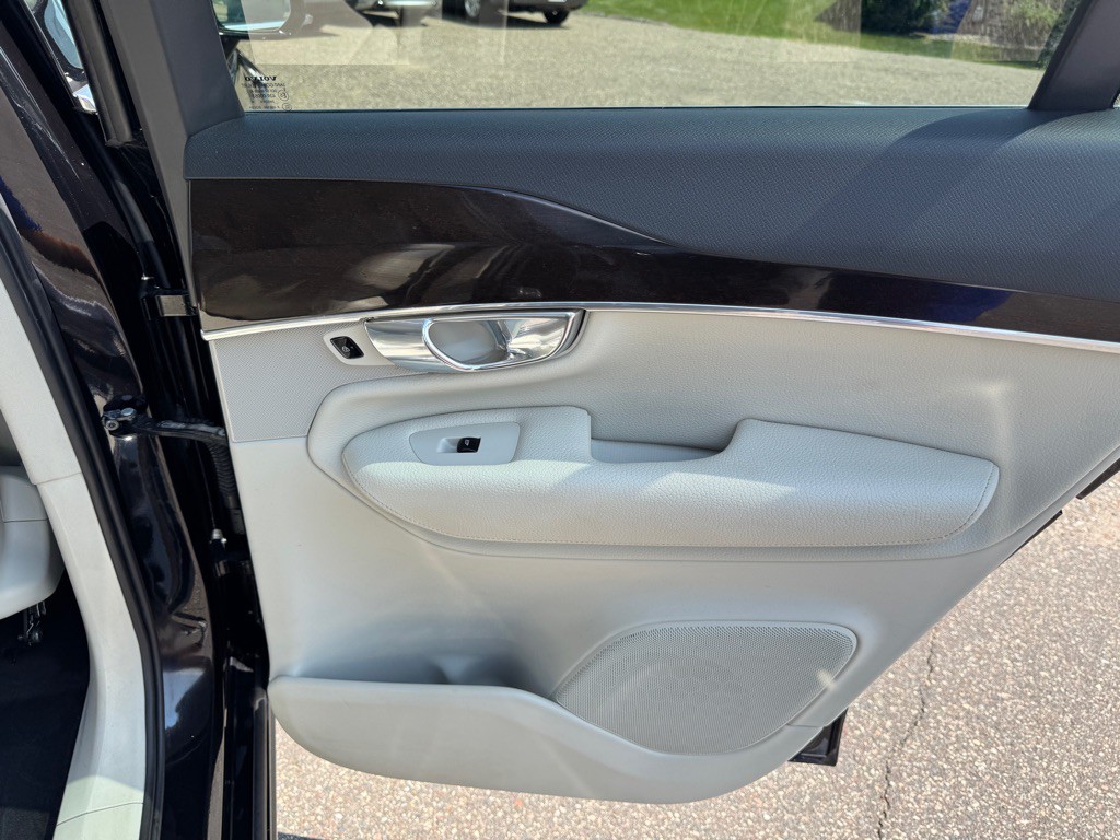2017 Volvo XC90 Image 31