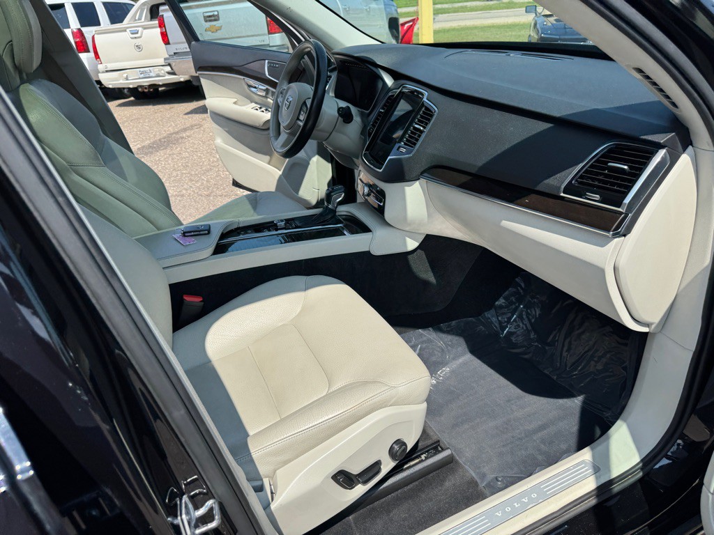 2017 Volvo XC90 Image 33