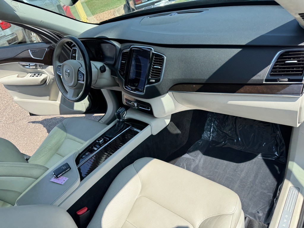 2017 Volvo XC90 Image 34